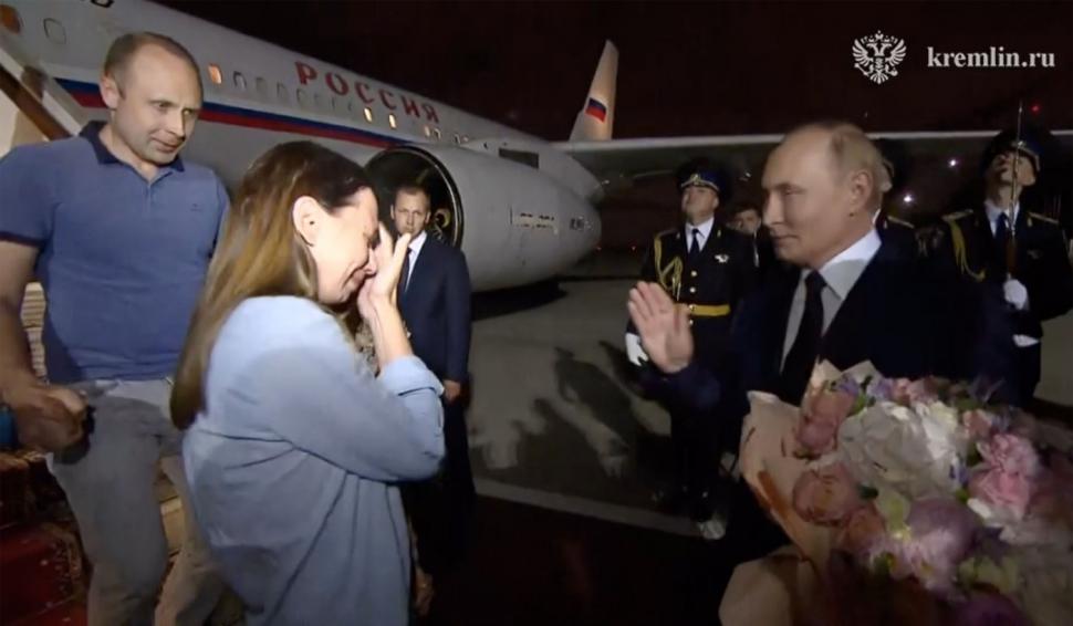 Povestea cuplului de spioni ruși întâmpinat de Putin cu ”buenas noches”. Cei doi și-au intrat așa de bine în rol că nu mai știau rusa 916263