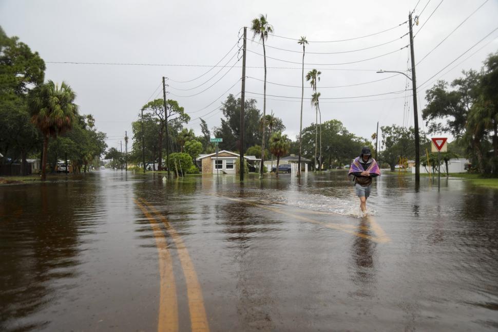 Străzile din Florida s-au transformat în râuri după uraganul Debby, oamenii au scos bărcile. Temeri că inundațiile vor fi catastrofale 916232