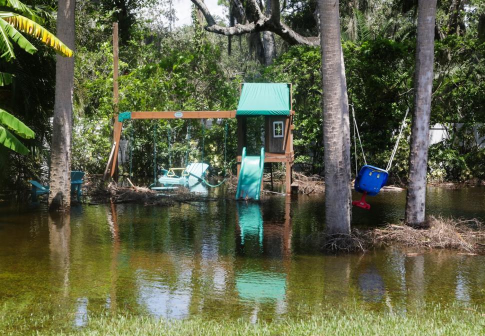 Străzile din Florida s-au transformat în râuri după uraganul Debby, oamenii au scos bărcile. Temeri că inundațiile vor fi catastrofale 916234