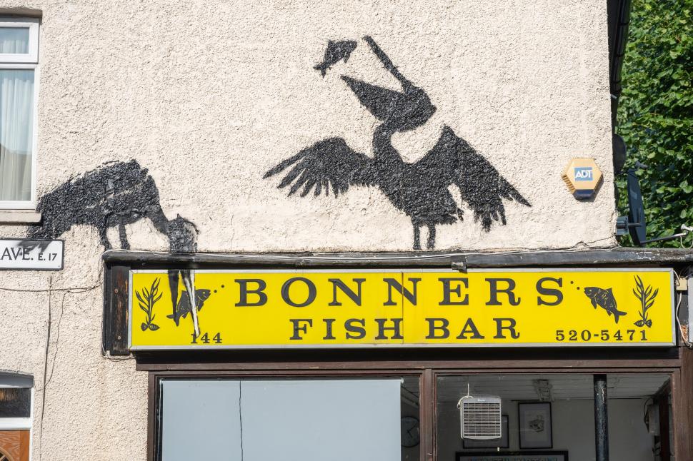 Banksy a dezvăluit o nouă operă de artă în Londra. Ce reprezintă pictura 916803