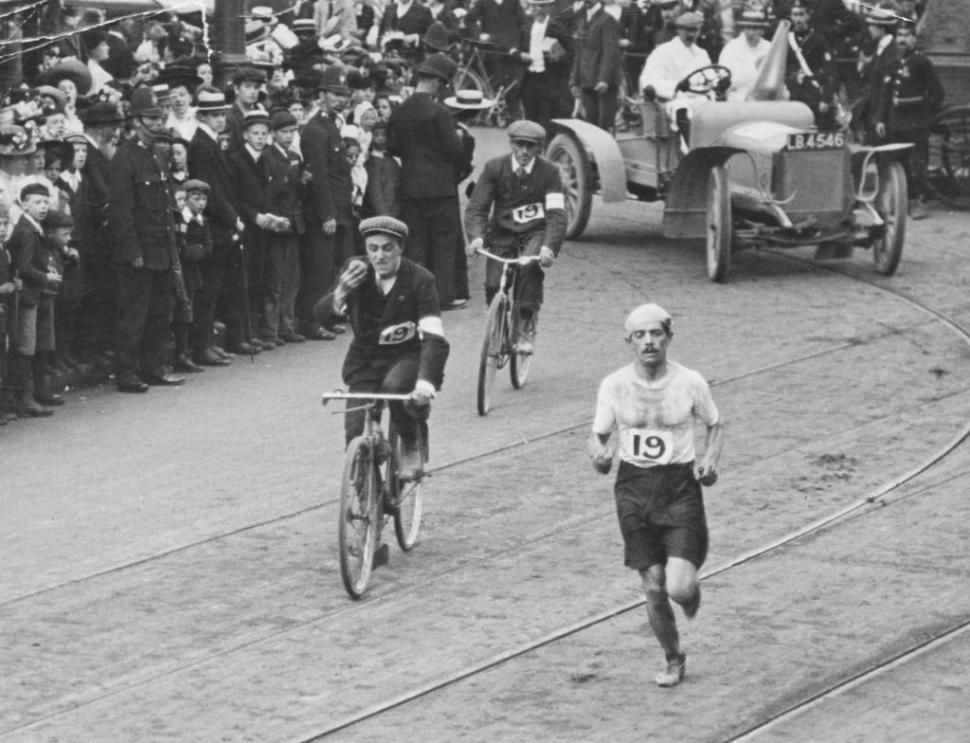 Imagini inedite de la Jocurile Olimpice din 1908. Doar 1% dintre sportivi erau femei. Erupția Vezuviului a mutat ediția la Londra 916682