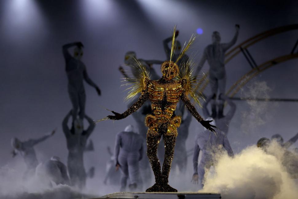 Ceremonia de închidere a Jocurilor Olimpice 2024 în imagini: Călătorul de Aur și lumea distopică din showul de pe Stade de France 917045