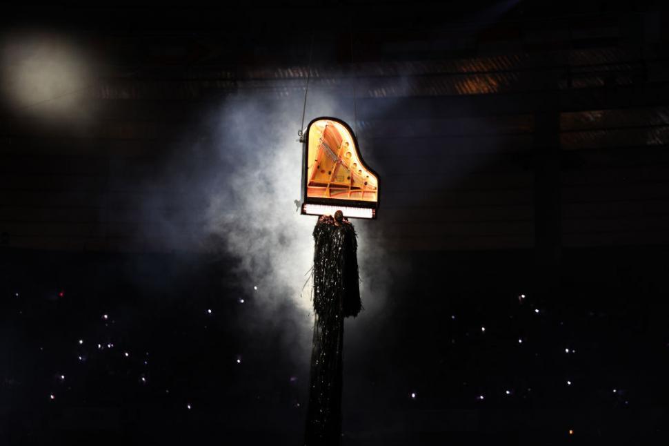 Ceremonia de închidere a Jocurilor Olimpice 2024 în imagini: Călătorul de Aur și lumea distopică din showul de pe Stade de France 917046