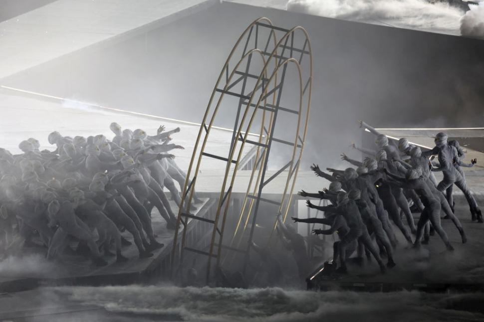 Ceremonia de închidere a Jocurilor Olimpice 2024 în imagini: Călătorul de Aur și lumea distopică din showul de pe Stade de France 917047