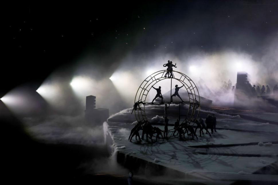 Ceremonia de închidere a Jocurilor Olimpice 2024 în imagini: Călătorul de Aur și lumea distopică din showul de pe Stade de France 917050