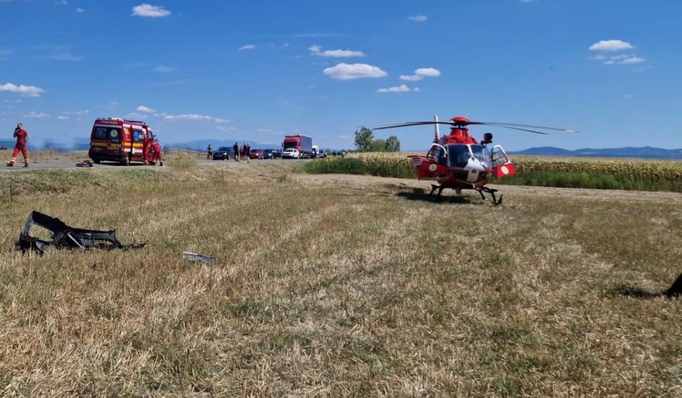 Accident teribil în Bihor: Doi adulţi şi o fetiţă au murit, iar un alt copil în stare de inconştienţă, preluat de elicopterul SMURD 917243