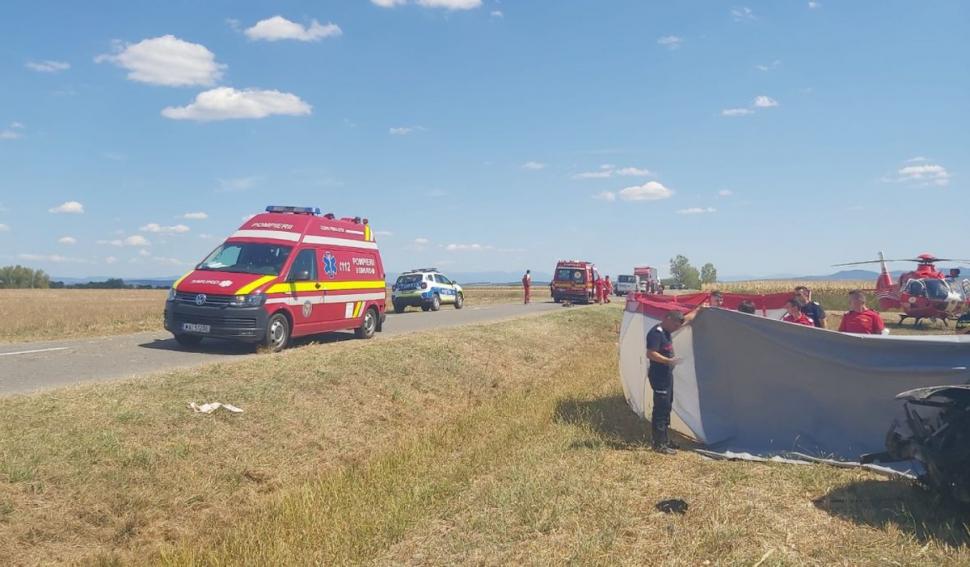 Accident teribil în Bihor: Doi adulţi şi o fetiţă au murit, iar un alt copil în stare de inconştienţă, preluat de elicopterul SMURD 917244