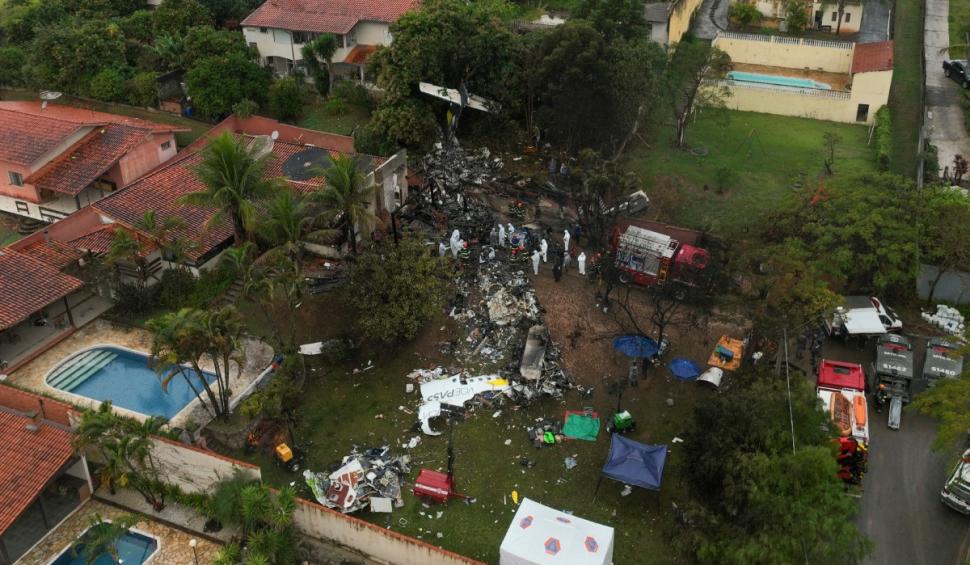 Care ar putea fi cauza accidentului de avion din Brazilia, care a ucis 62 de oameni. Cutia neagră a fost recuperată 917054