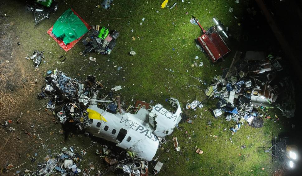 Care ar putea fi cauza accidentului de avion din Brazilia, care a ucis 62 de oameni. Cutia neagră a fost recuperată 917056