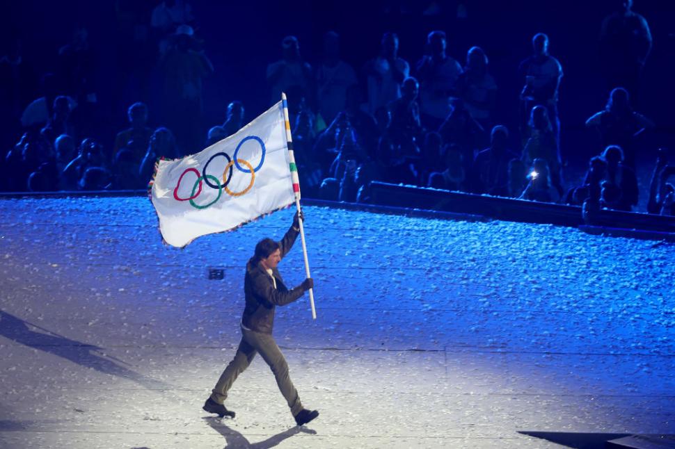 Ceremonia de închidere a JO 2024. Tom Cruise sare de pe acoperișul Stade de France într-o cascadorie desprinsă din Mission: Impossible 917180