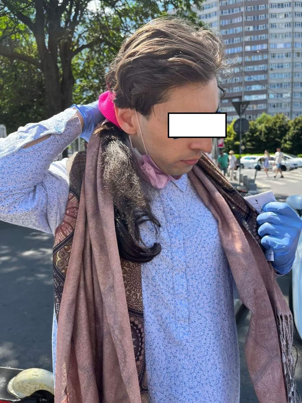 Un bărbat deghizat în femeie cerşea în Bucureşti. Avea maşina alături şi din banii primiţi de la trecători îşi plătea chiria 917221