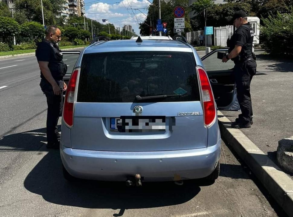 Un bărbat deghizat în femeie cerşea în Bucureşti. Avea maşina alături şi din banii primiţi de la trecători îşi plătea chiria 917228