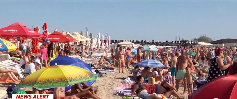 Staţiunile din Constanţa sunt pline ochi de turişti în minivacanţa de Sfânta Maria. Peste 200.000 de români petrec pe litoral 917919