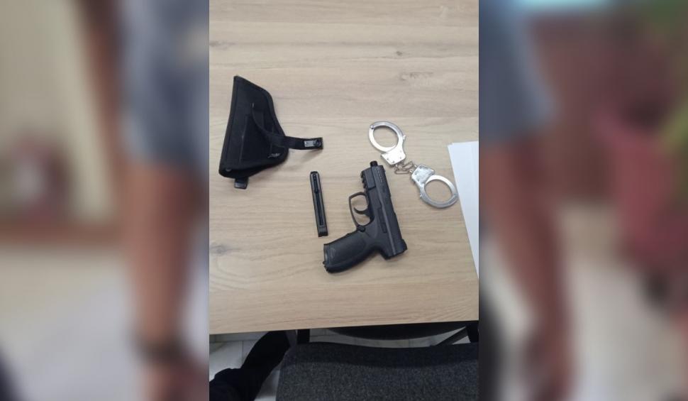 Un jandarm fals cu o armă neletală a fost prins de poliţişti la evenimentul dedicat gimnastei Ana Maria Bărbosu 917885