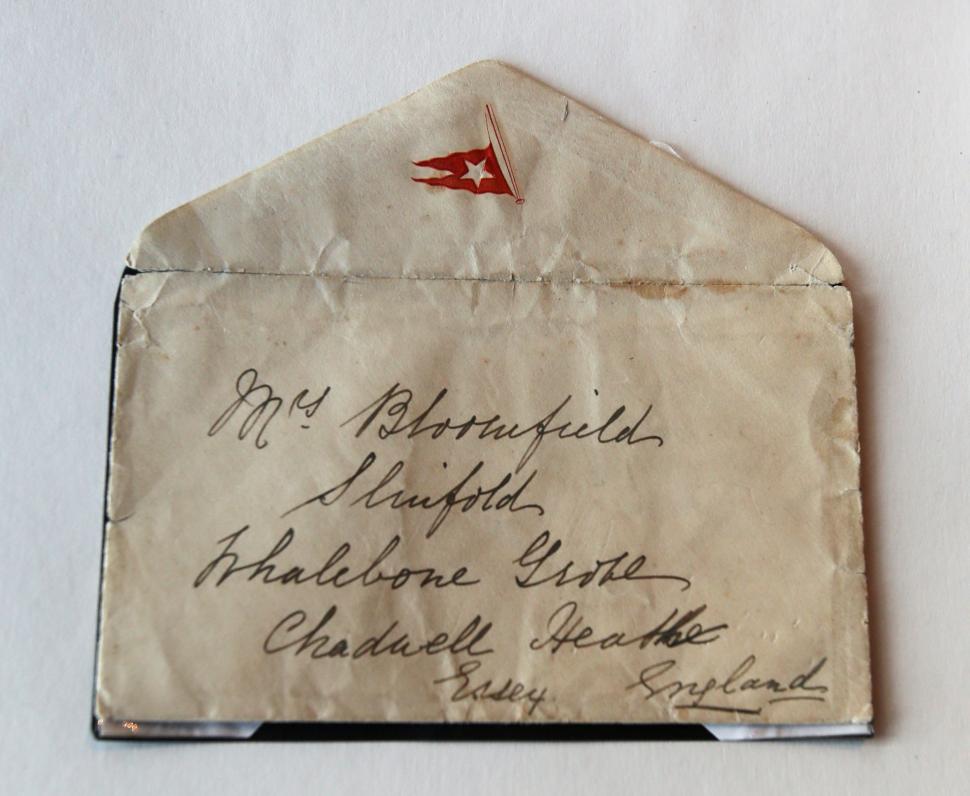 În interiorul depozitului secret unde sunt ținute mii de obiecte recuperate de pe Titanic. Poveștile despre care nu s-a aflat până acum 917634