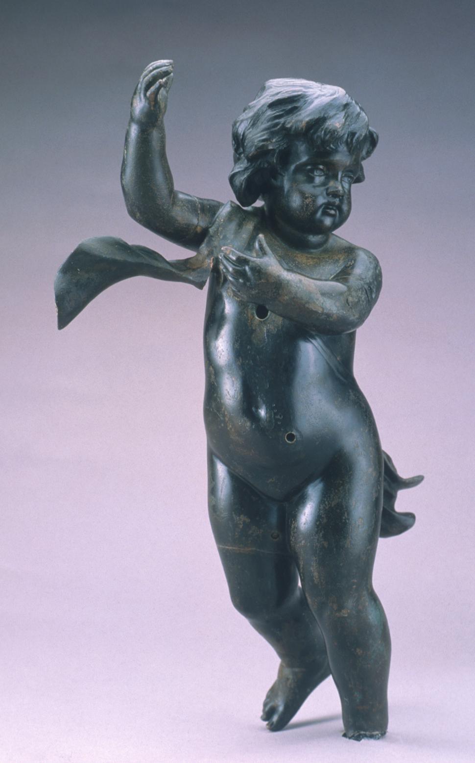 În interiorul depozitului secret unde sunt ținute mii de obiecte recuperate de pe Titanic. Poveștile despre care nu s-a aflat până acum 917636