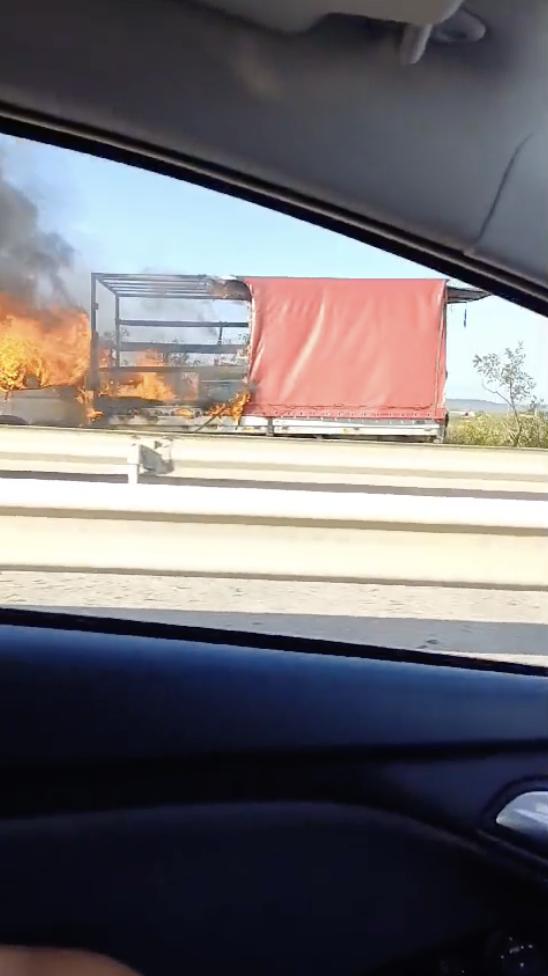 Incendiu pe Autostrada A1: Traficul este blocat complet pe sensul București - Pitești, după ce o mașină a luat foc 918343
