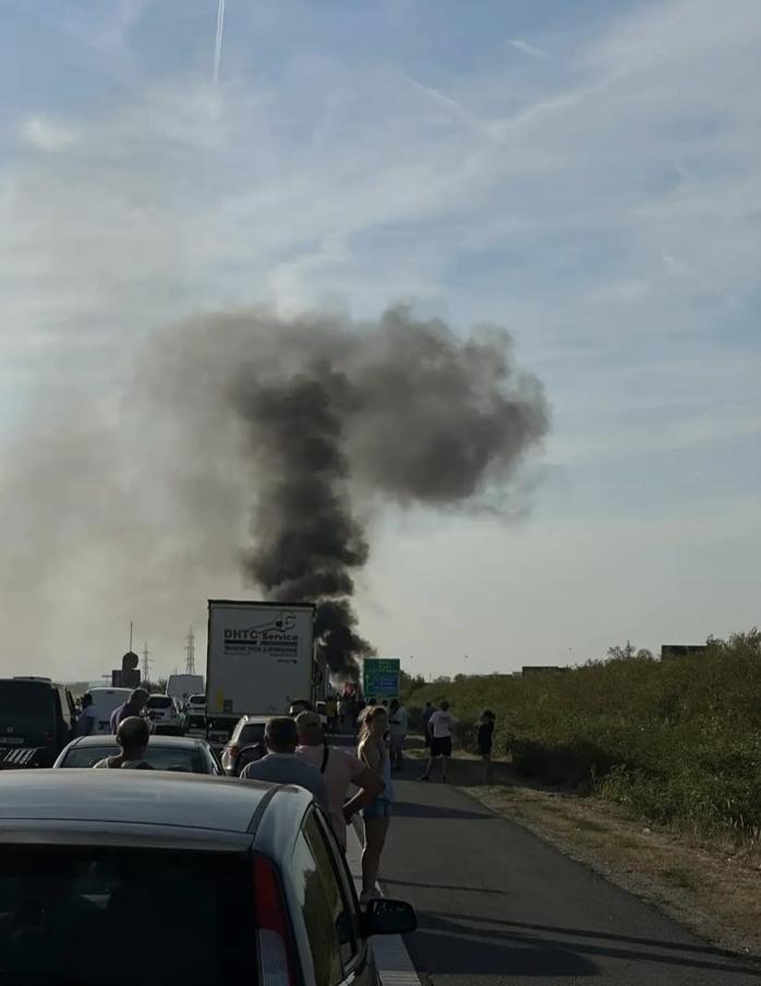 Incendiu pe Autostrada A1: Traficul este blocat complet pe sensul București - Pitești, după ce o mașină a luat foc 918348