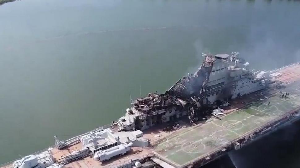 Portavionul sovietic Minsk a ars ca o torță în China, în timp ce era renovat pentru a deveni atracție turistică 918202