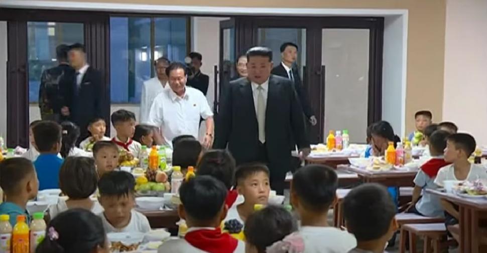 Un canadian a „prins” televiziunea lui Kim Jong Un și a postat imaginile: „După o zi de vizionare, am visat că sunt în Coreea de Nord” 918270