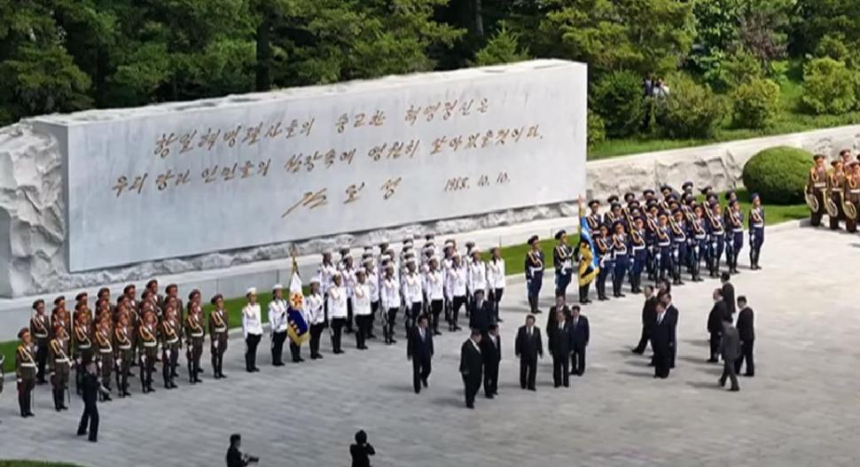 Un canadian a „prins” televiziunea lui Kim Jong Un și a postat imaginile: „După o zi de vizionare, am visat că sunt în Coreea de Nord” 918271