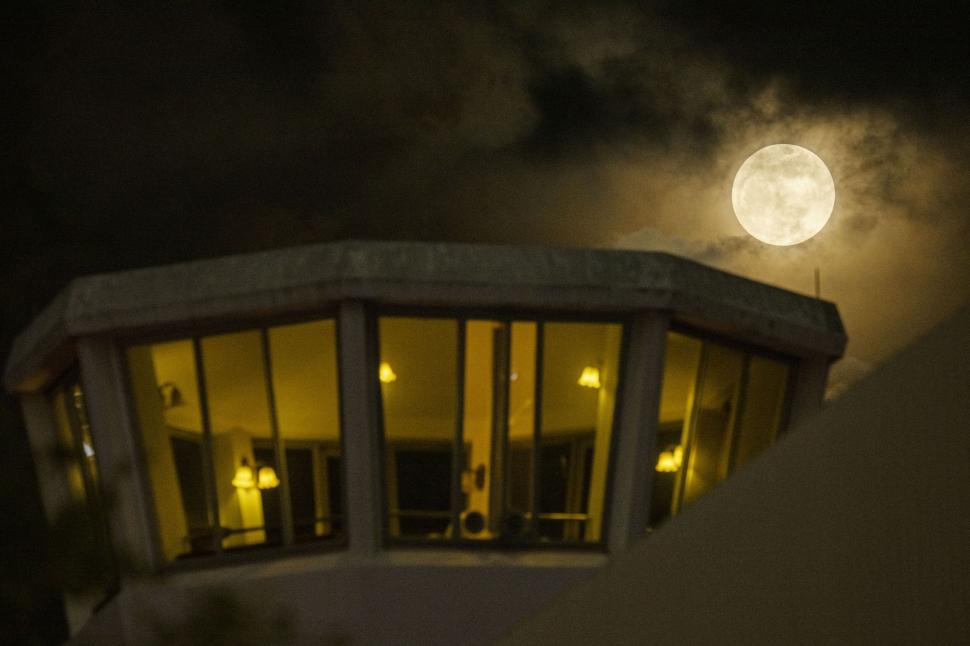 Cum s-a văzut Superluna Albastră din diferite colțuri ale lumii. Cele mai spectaculoase imagini surprinse în timpul nopții 918501