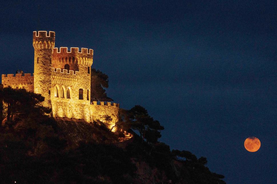 Cum s-a văzut Superluna Albastră din diferite colțuri ale lumii. Cele mai spectaculoase imagini surprinse în timpul nopții 918502