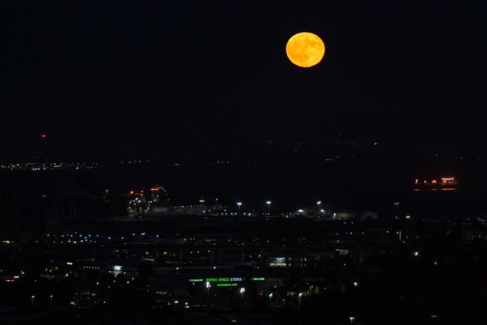 Cum s-a văzut Superluna Albastră din diferite colțuri ale lumii. Cele mai spectaculoase imagini surprinse în timpul nopții 918510