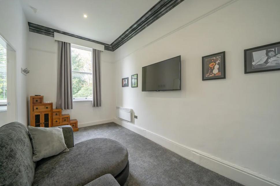 Casa care găzduia clubul unde membrii formaţiei Beatles şi-au început cariera se poate închiria online: „Au cântat şi au stat aici” 918777