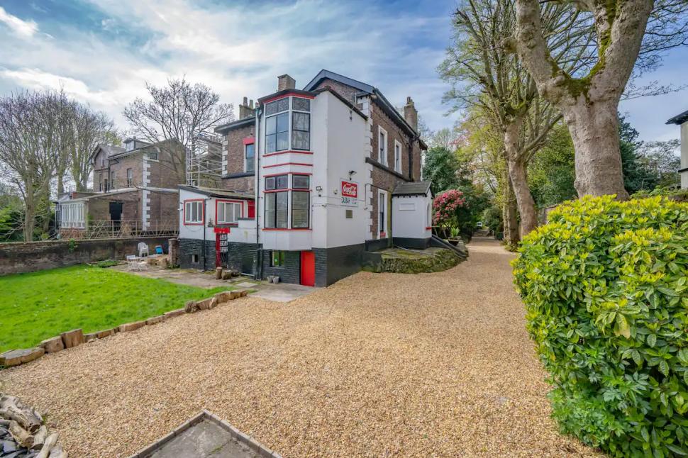 Casa care găzduia clubul unde membrii formaţiei Beatles şi-au început cariera se poate închiria online: „Au cântat şi au stat aici” 918784