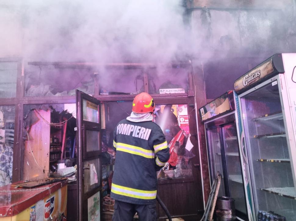 VIDEO Incendiu puternic la Craiova. 5 magazine au fost cuprinse de flăcări 918614