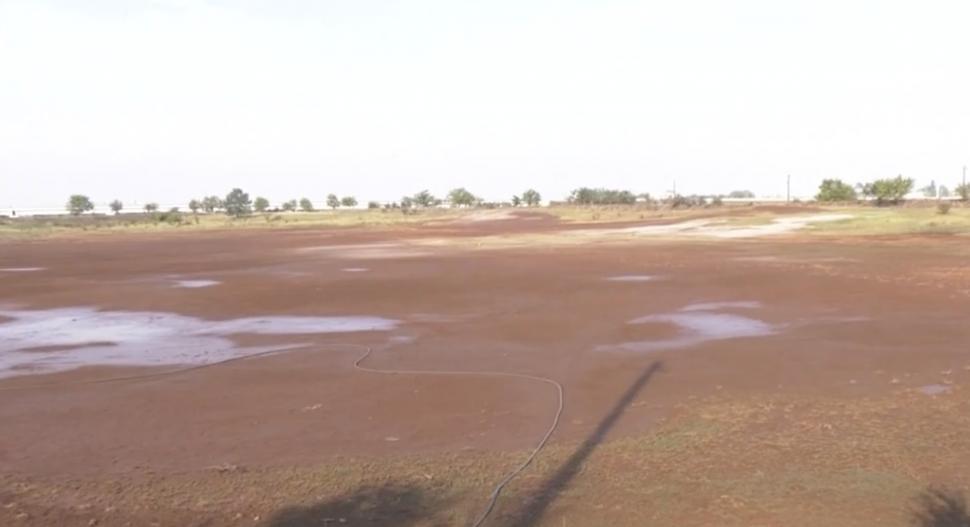 Fenomen bizar pe cer, în Oradea: Oamenii au filmat nori de praf roșu în oraș. Pulberea ar fi de la o fostă fabrică de vopsele 918988