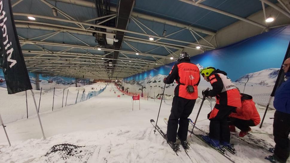 Un mall de lângă Madrid le oferă vizitatorilor o „stațiune de schi” acoperită, deschisă tot anul: „Uit de cele 38 de grade de acasă” 919024