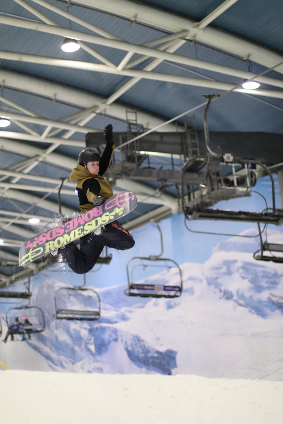 Un mall de lângă Madrid le oferă vizitatorilor o „stațiune de schi” acoperită, deschisă tot anul: „Uit de cele 38 de grade de acasă” 919025