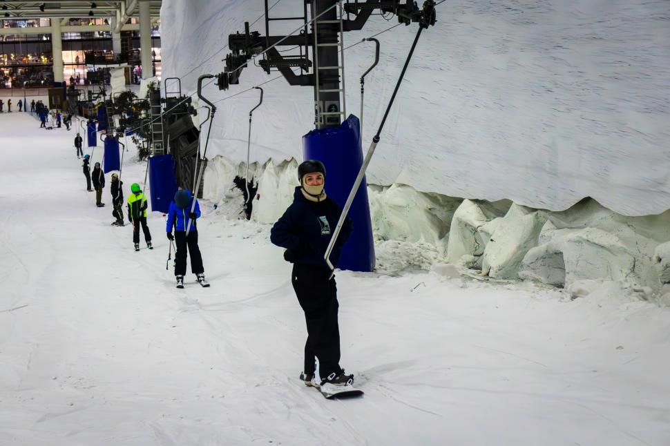 Un mall de lângă Madrid le oferă vizitatorilor o „stațiune de schi” acoperită, deschisă tot anul: „Uit de cele 38 de grade de acasă” 919027