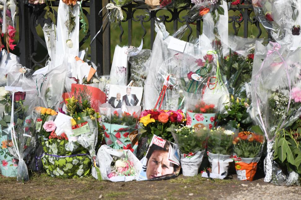  Alain Delon a fost înmormântat la moșia sa din Douchy, în capela construită chiar de el 919248