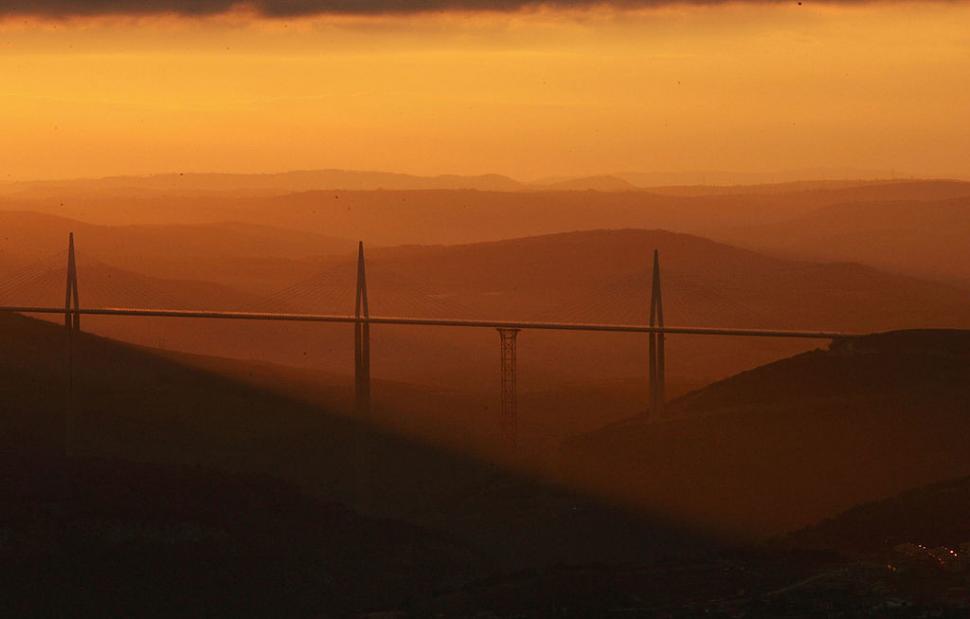 Viaductul Millau: Cum a schimbat cel mai înalt pod din lume harta Europei. „O minune a lumii moderne” 919017