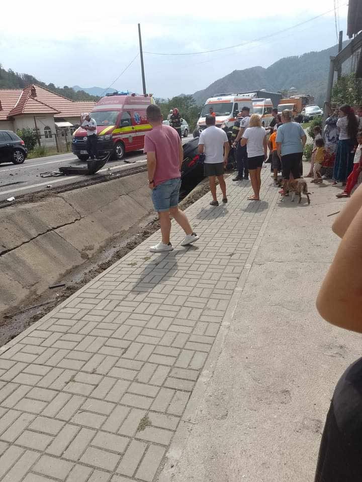 Mașina ministrului Familiei s-a răsturnat după un accident pe Valea Oltului. Natalia Intotero a fost dusă la spital 919725