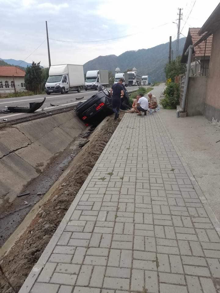 Mașina ministrului Familiei s-a răsturnat după un accident pe Valea Oltului. Natalia Intotero a fost dusă la spital 919726