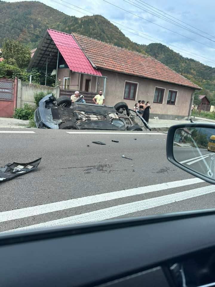 Mașina ministrului Familiei s-a răsturnat după un accident pe Valea Oltului. Natalia Intotero a fost dusă la spital 919727