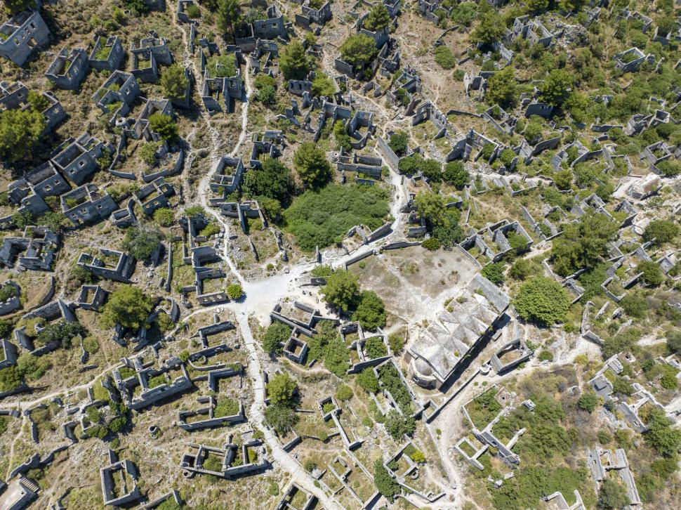 Orașul fantomă care a fost abandonat 100 de ani. „Oglinda întunecată a trecutului nostru” 919672