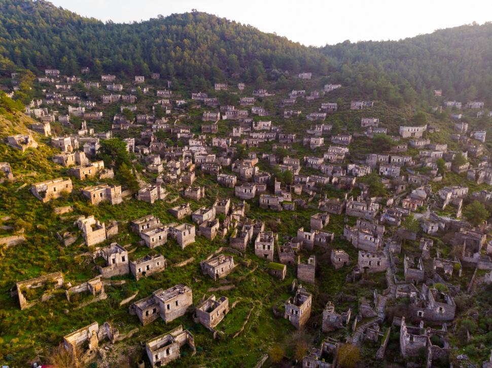 Orașul fantomă care a fost abandonat 100 de ani. „Oglinda întunecată a trecutului nostru” 919688