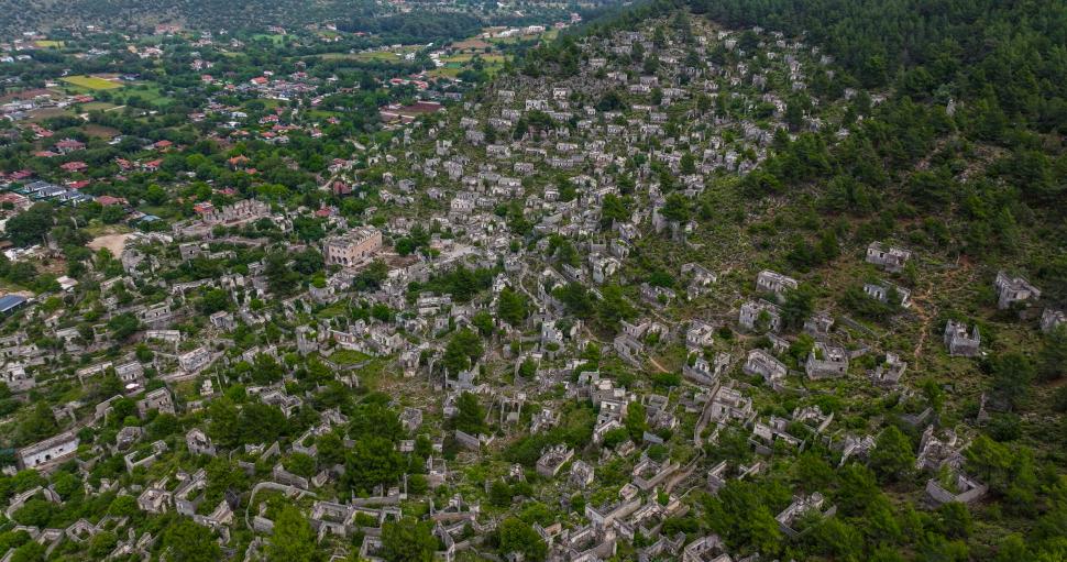Orașul fantomă care a fost abandonat 100 de ani. „Oglinda întunecată a trecutului nostru” 919693
