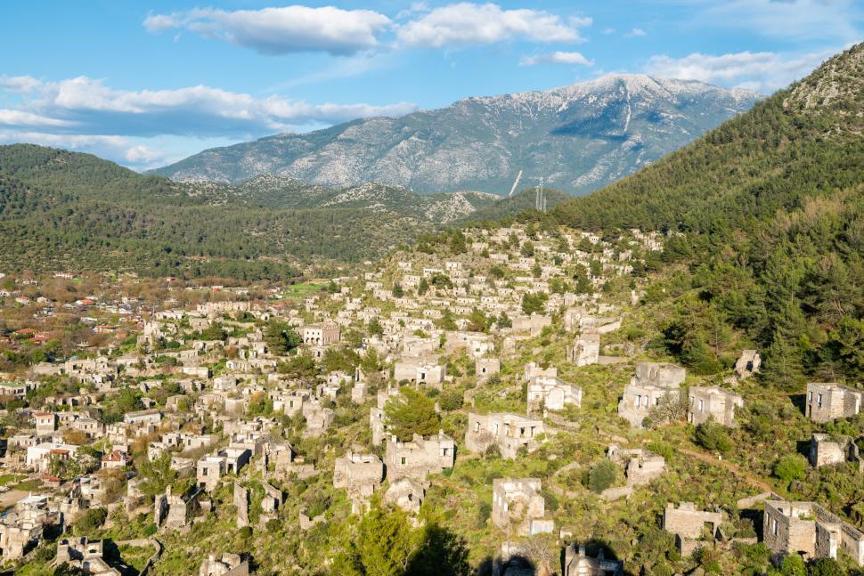 Orașul fantomă care a fost abandonat 100 de ani. „Oglinda întunecată a trecutului nostru” 919699