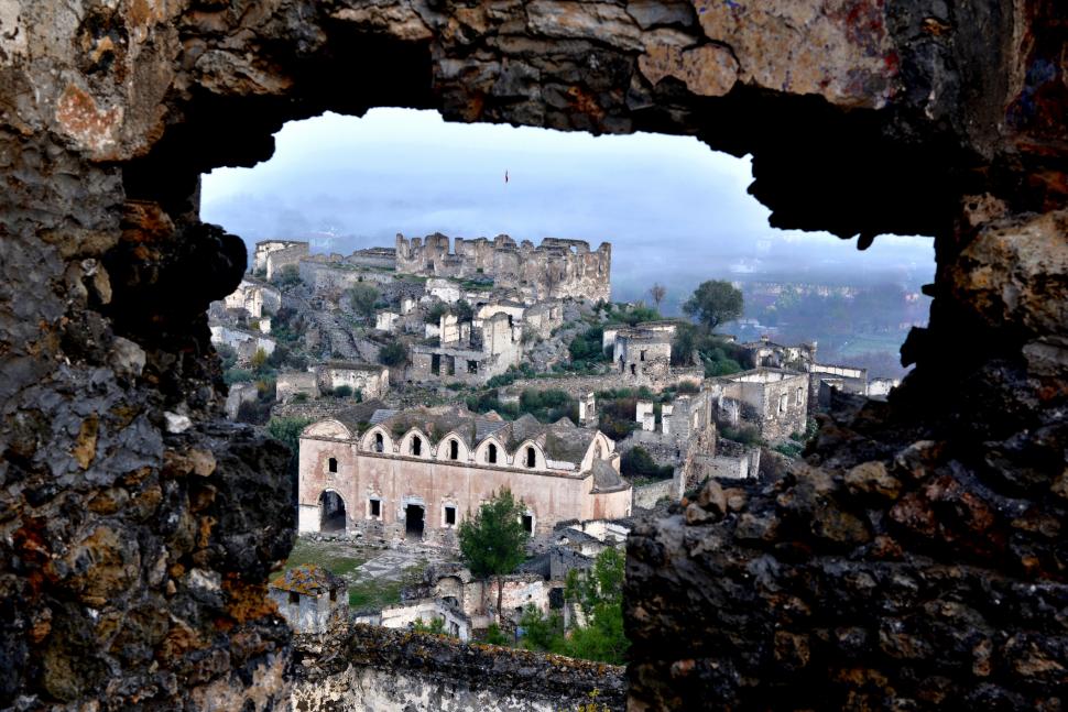 Orașul fantomă care a fost abandonat 100 de ani. „Oglinda întunecată a trecutului nostru” 919701