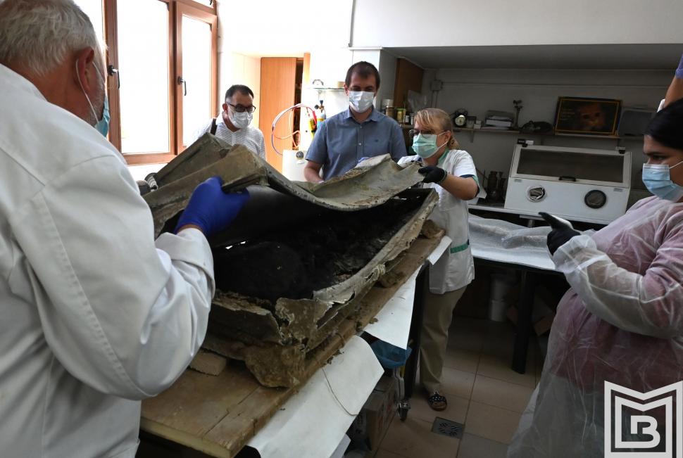 Povestea misteriosului sicriu de zinc găsit în curtea bisericii „Mavrogheni” din București. După restaurare, a fost deschis 919578