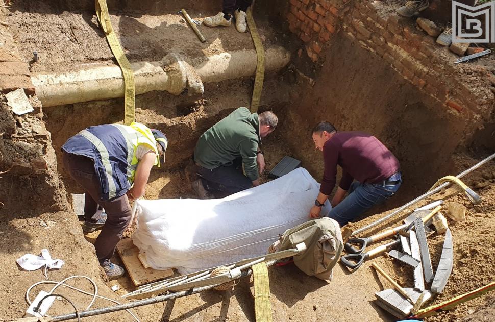 Povestea misteriosului sicriu de zinc găsit în curtea bisericii „Mavrogheni” din București. După restaurare, a fost deschis 919579