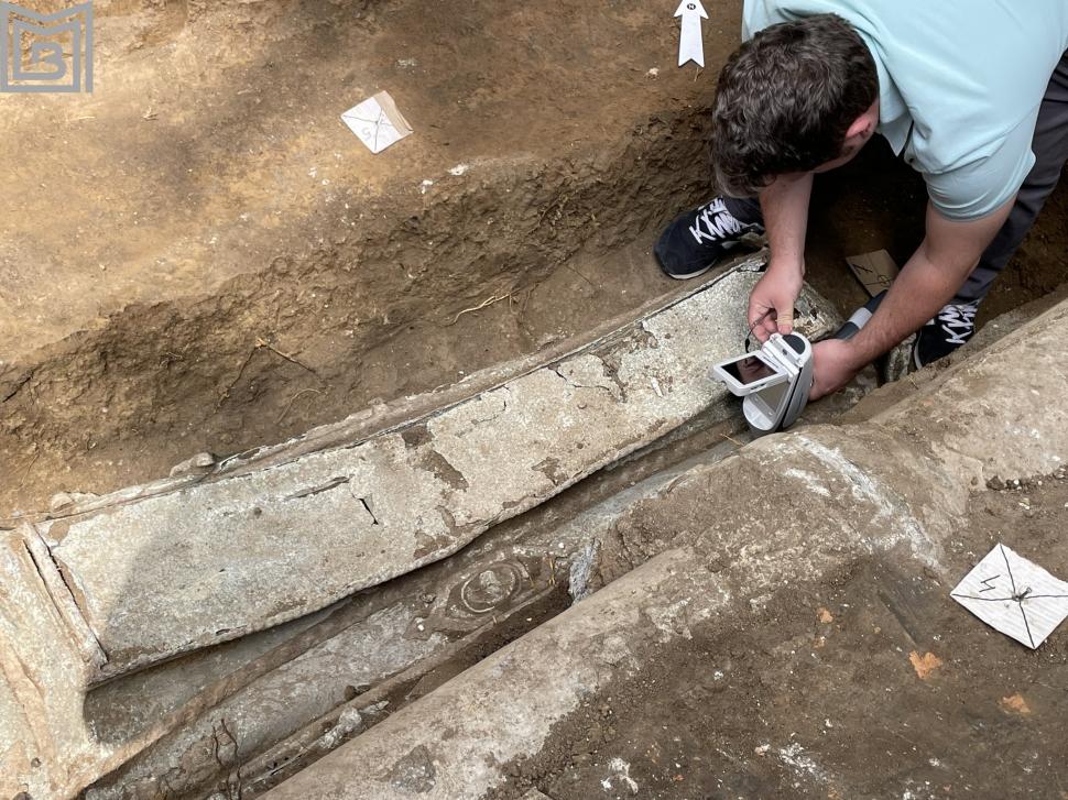 Povestea misteriosului sicriu de zinc găsit în curtea bisericii „Mavrogheni” din București. După restaurare, a fost deschis 919580