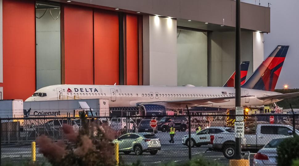 Roata unui avion Boeing a explodat pe aeroportul din Atlanta. Doi oameni au fost uciși 919770