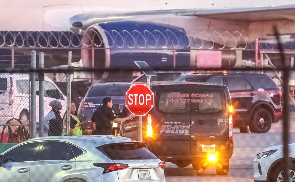 Roata unui avion Boeing a explodat pe aeroportul din Atlanta. Doi oameni au fost uciși 919771